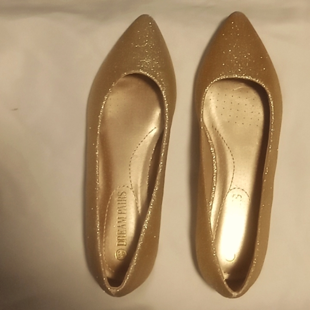 NWOT Sparkly Gold flats size 6.5